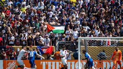 علم فلسطين رفرف في مدرجات مونديال الأندية وأبو علي مثّل قضيته