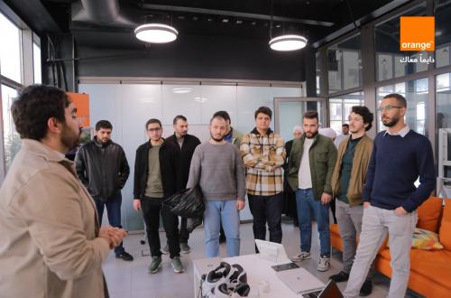 أورنج الأردن والجامعة الأردنية تطلقان الفوج الخامس من مختبر التصنيع الرقمي في عمان | خارج المستطيل الأبيض