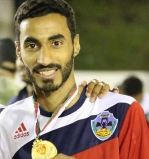 وفاة لاعب عماني بأرضية الملعب !!